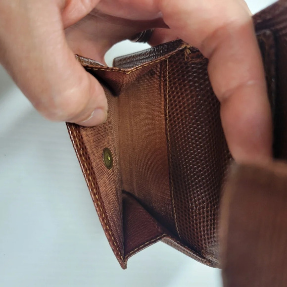 Vintage Salvatore Ferragamo brown embossed leather bifold wallet - Picture 9 of 10